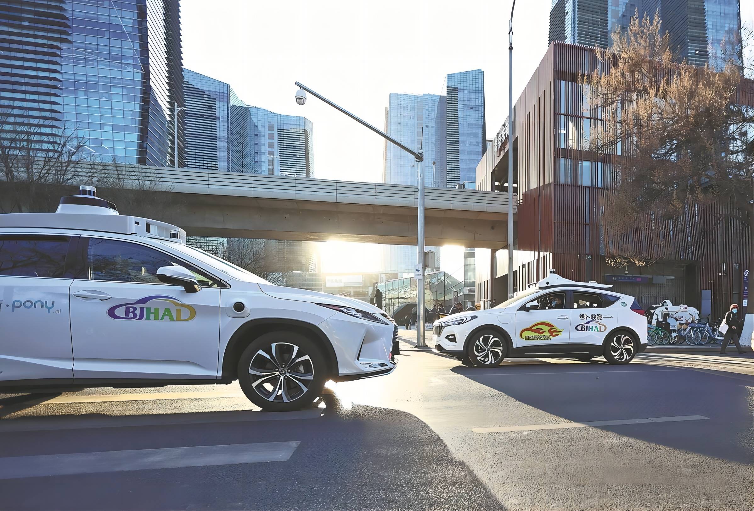 Self-driving taxi sparks discussion